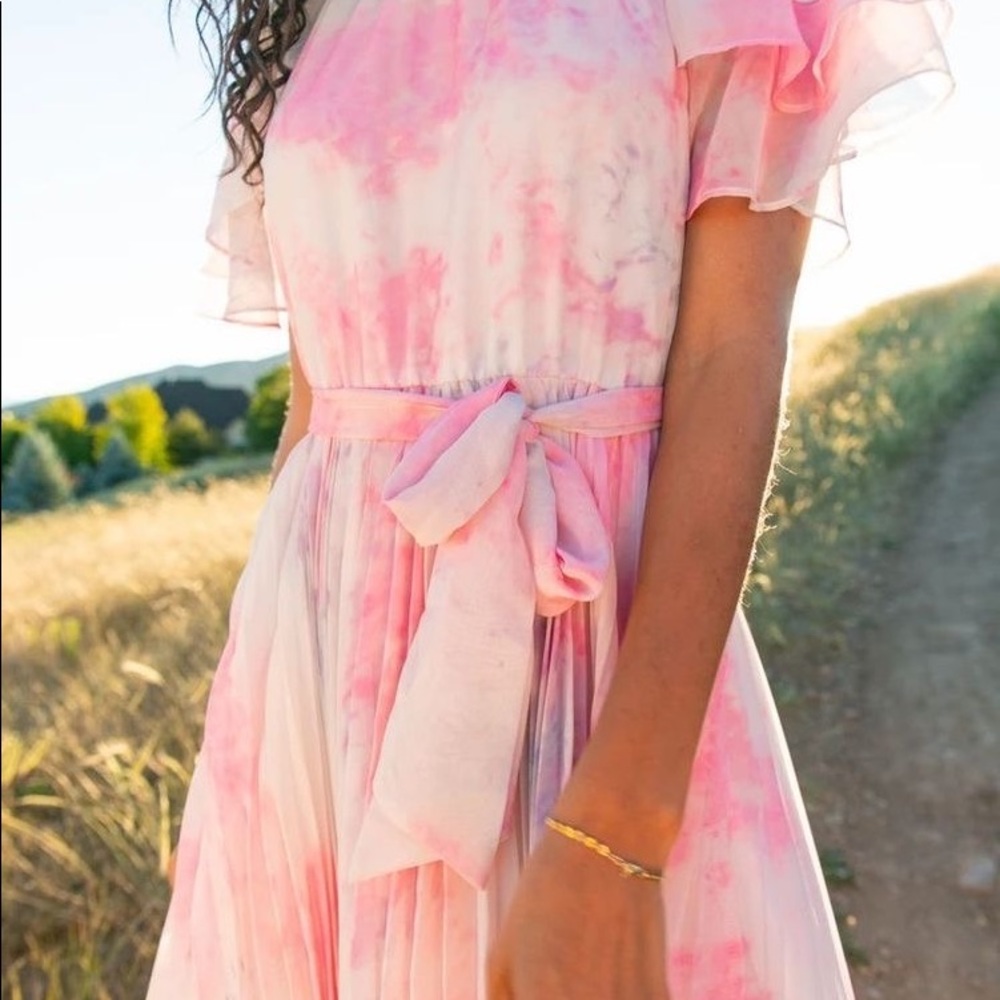 Ivy City Co Tie Dye Dress. Perfect for Valentine’s day!